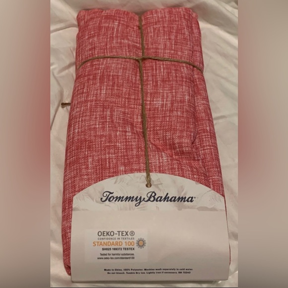 #H11 - NWT Tommy Bahama Magenta Textured Indoor/Outdoor Cloth Napkins, Set of 6 - Picture 2 of 10